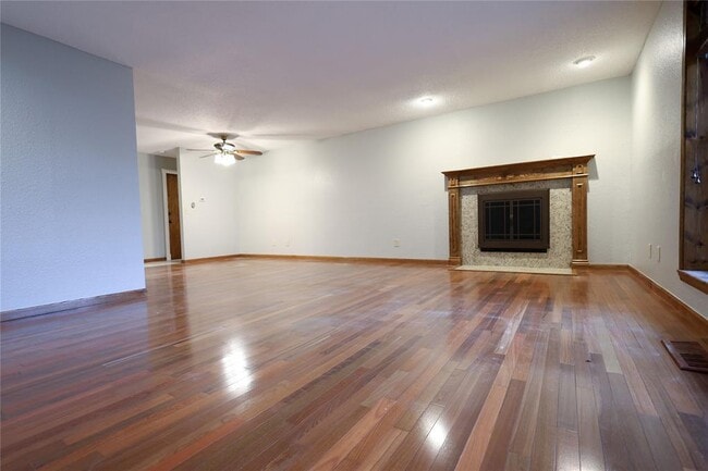 Building Photo - 722 Smalley Dr