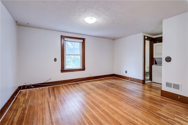 Building Photo - 45 Roseview Ave