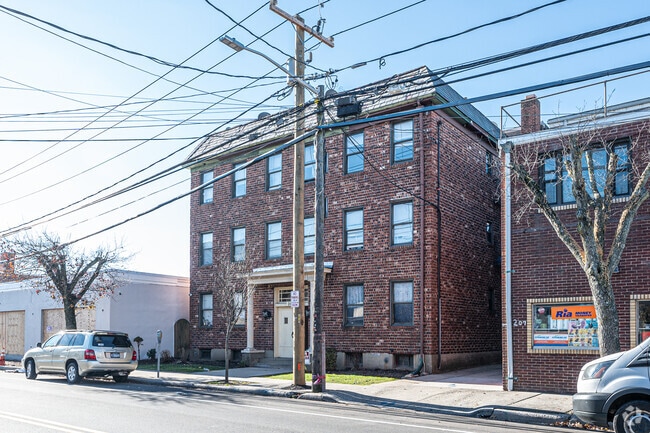 Building Photo - 203 Willis Ave