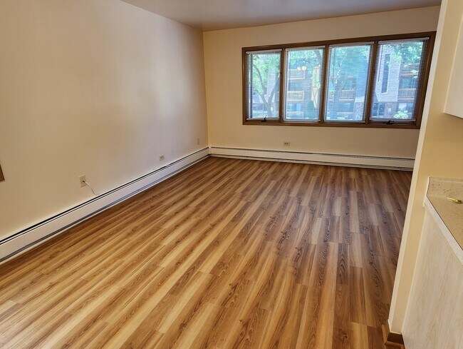 Building Photo - 10431 S Keating Ave