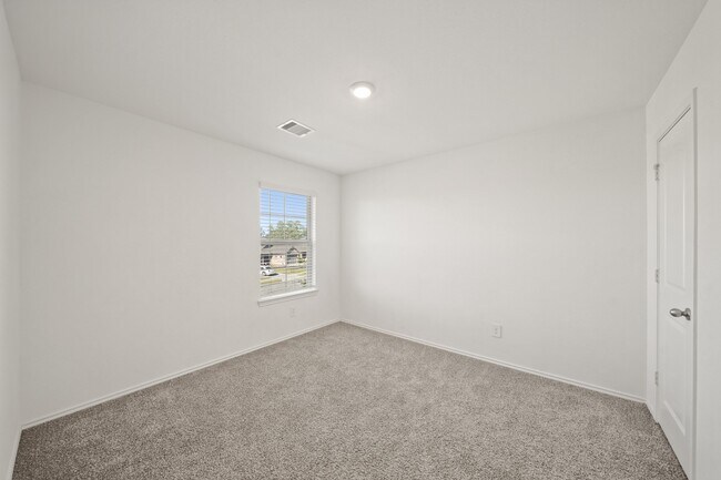 Building Photo - 2406 Silver Pr Ln