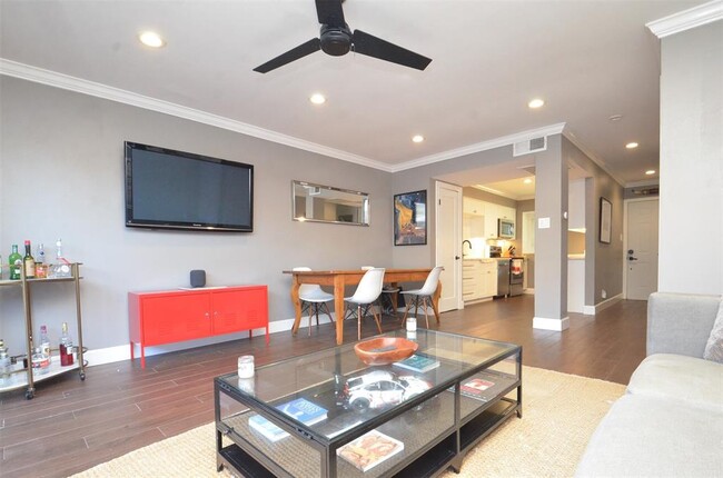 Building Photo - 6310 Chevy Chase Dr