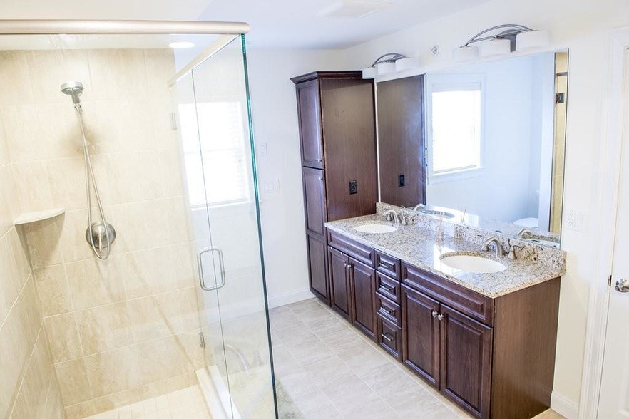 Master bath - double vanity & shower - 8 Murray Ave