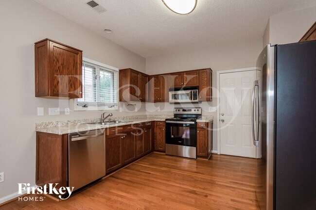 Building Photo - 11009 S Ford Rd