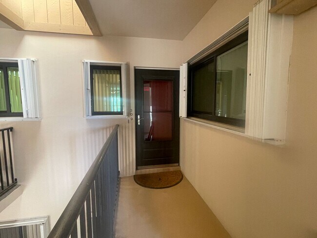 Building Photo - 2 BR 2 Bath Condo in Reflections on the Ri...