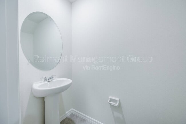 Building Photo - 8250 SW 67th Ave