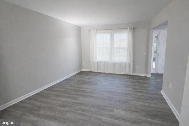 Building Photo - 304 Coventry Way