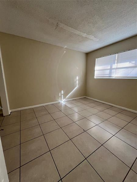 Building Photo - 437 NW 9th Ave