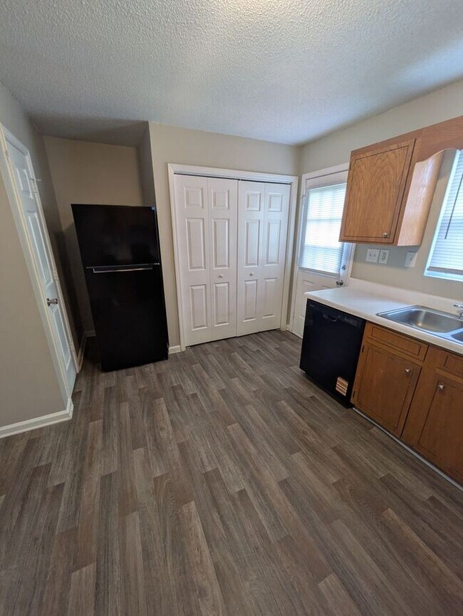 Building Photo - 2BD/1BA Unit at The Squires in Newton, NC