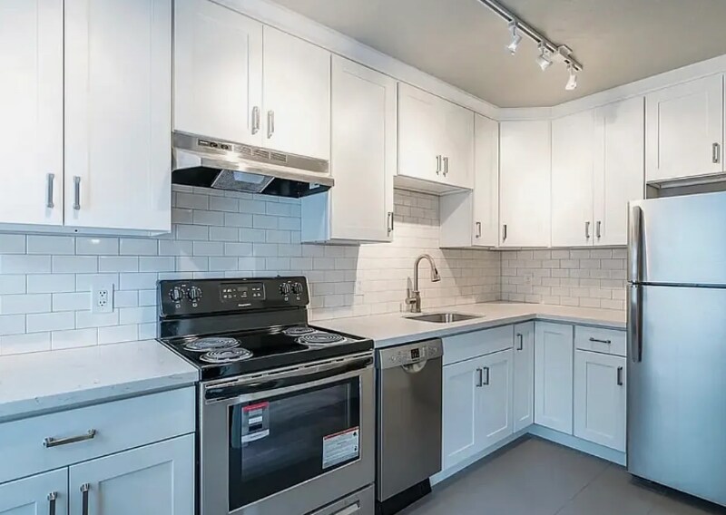 Building Photo - 421 Summit Ave E