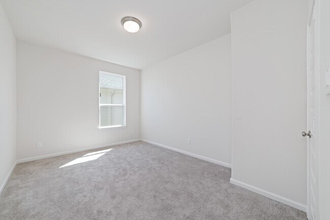 Building Photo - 142 Amaranth Wy