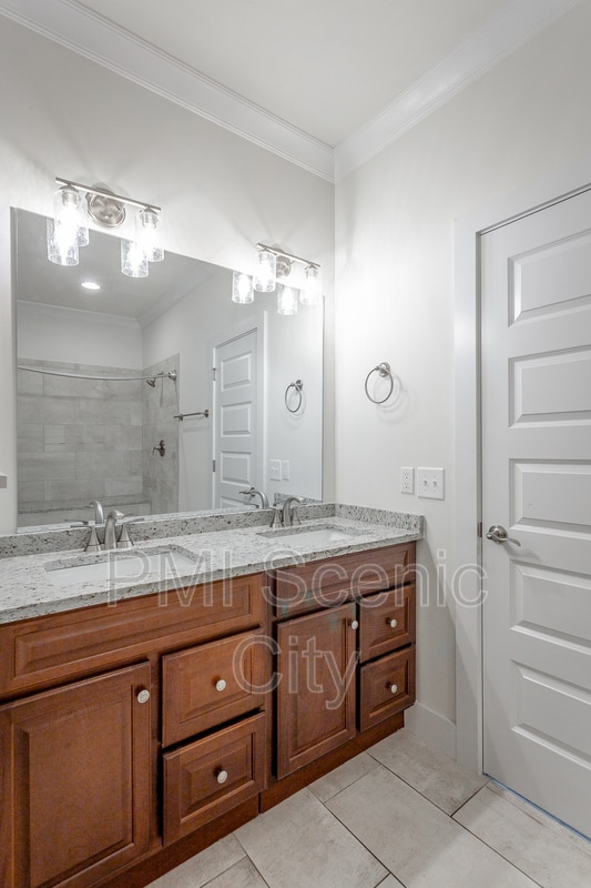 Building Photo - 1886 Young Rd SE