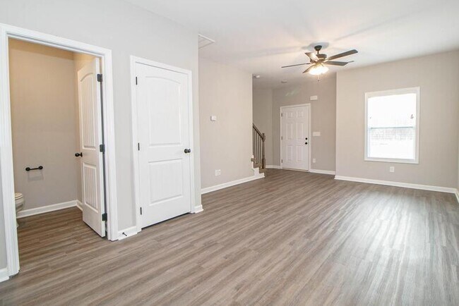 Building Photo - 1115-I2 Hillwood Dr