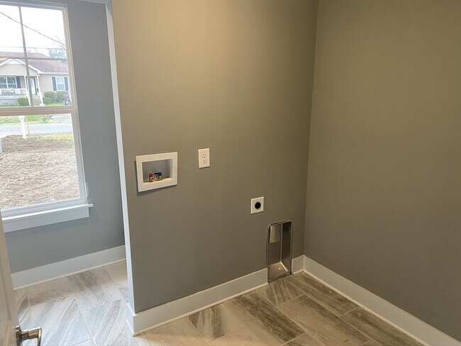 Building Photo - 234 Santa Monica Blvd