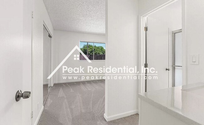 Building Photo - Updated 4bd/2ba North Sacramento Home with 2 Car Garage