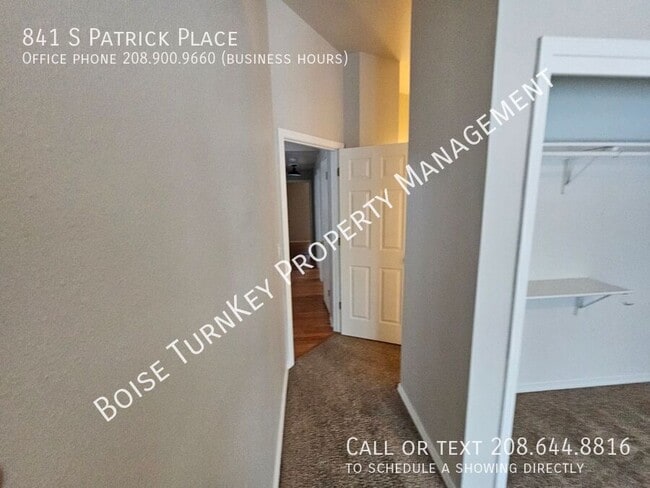 Building Photo - Cute 3/2--Awesome Location/ freeway access...