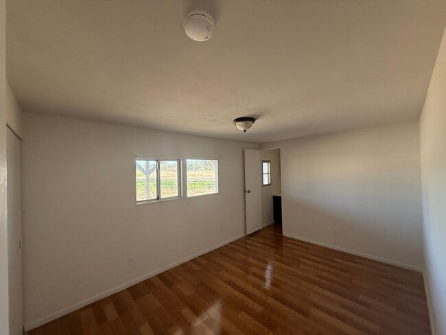 Building Photo - 2 bedroom 2 bathroom mobile home in a huge lot!