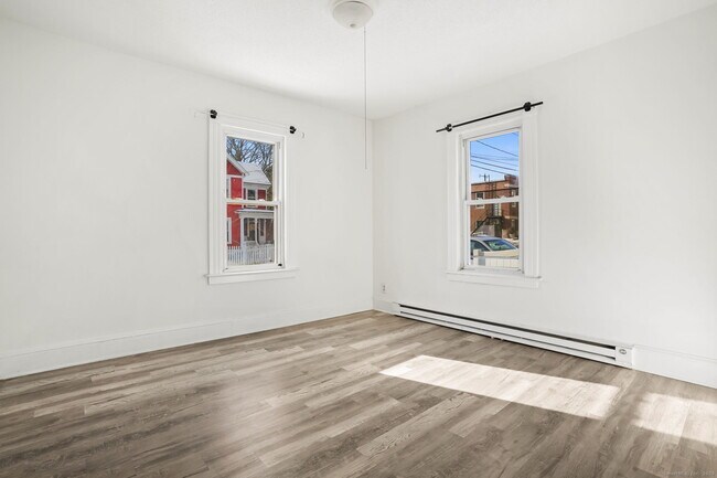 Building Photo - 7 George St