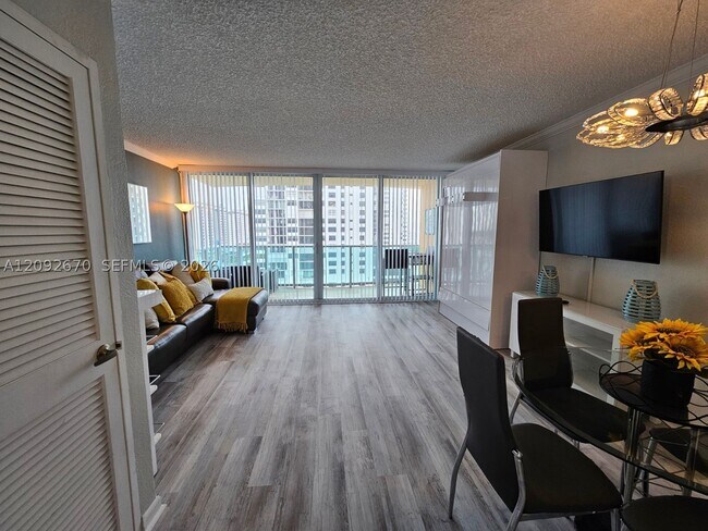 Building Photo - 2501 S Ocean Dr