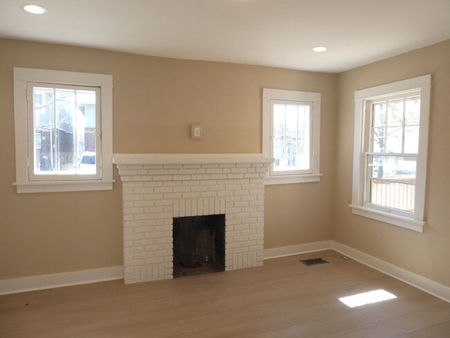 Building Photo - 2 Bed 1.5 Bath House near Boone Hospital