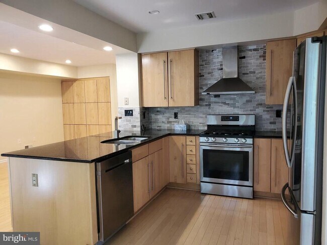Building Photo - 7 Nottingham Cir