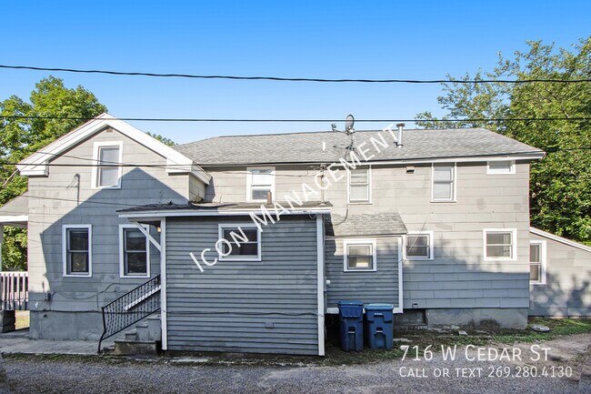 Building Photo - 716 W Cedar St
