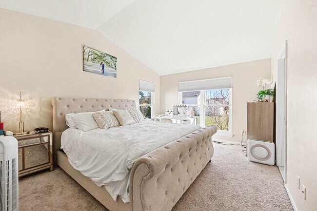 Building Photo - 2863 Silver Spring Dr