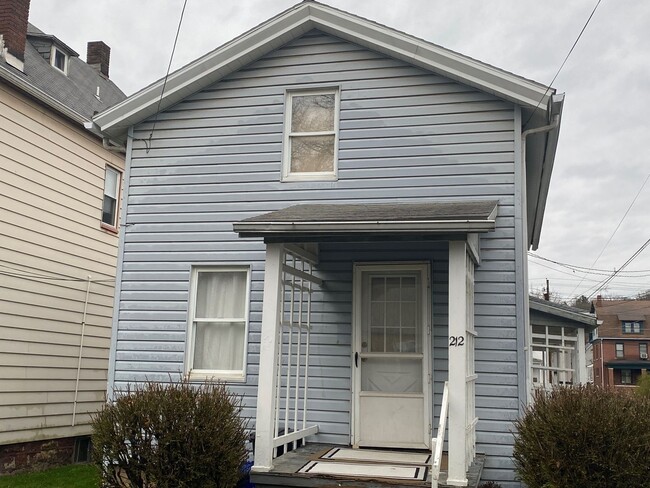 Building Photo - 212 E Walnut St