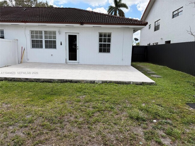 Building Photo - 7567 N Augusta Dr