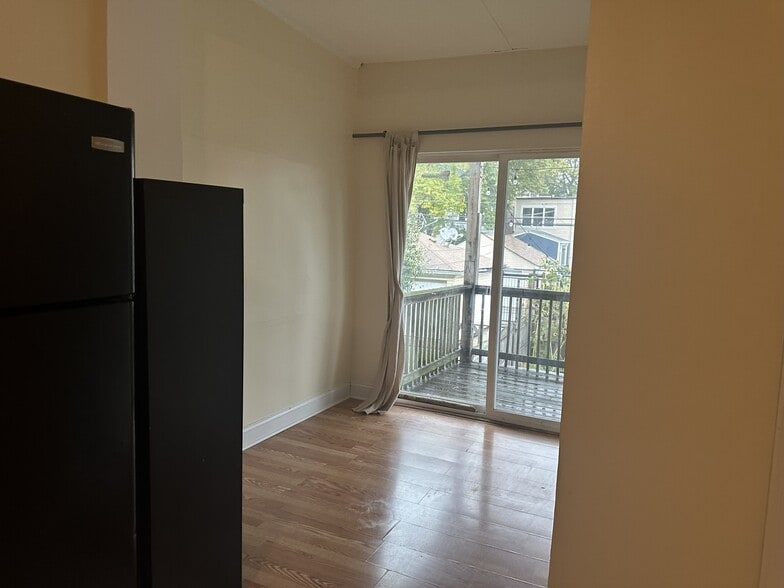 Building Photo - 3241 N Lawndale Ave