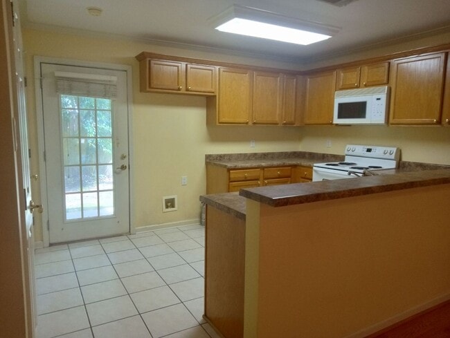 Building Photo - Now Available – 1-Level Condo in Alexandria, LA | $1,250/month