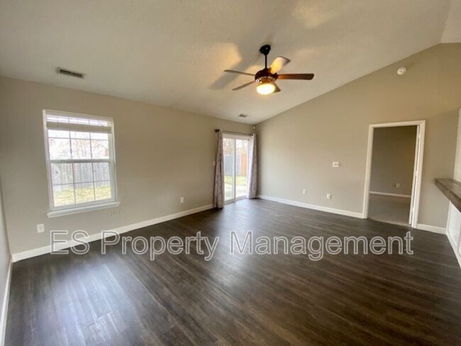 Building Photo - 310 Lockerbie Ln