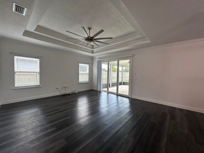 Building Photo - Immaculate 3/2 with Yard, Garage, and Pet ...