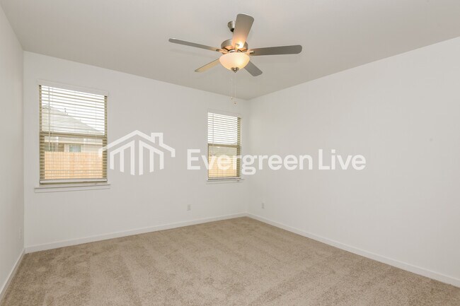 Building Photo - 200 Pine St