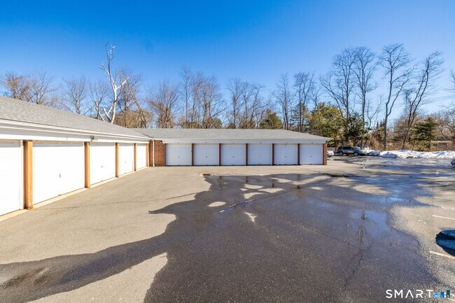 Building Photo - 117 Shadow Ln