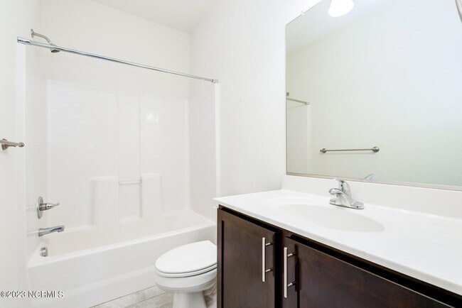 Building Photo - 101 E Point Estates Ct
