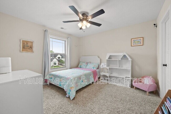 Building Photo - 433 Crestwicke Ct