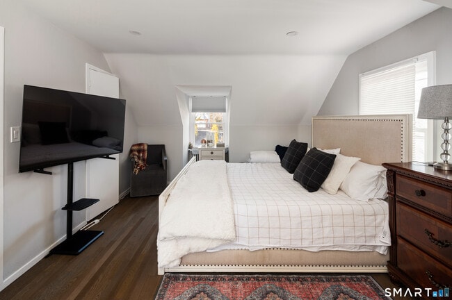 Building Photo - 191 Hobart Ave