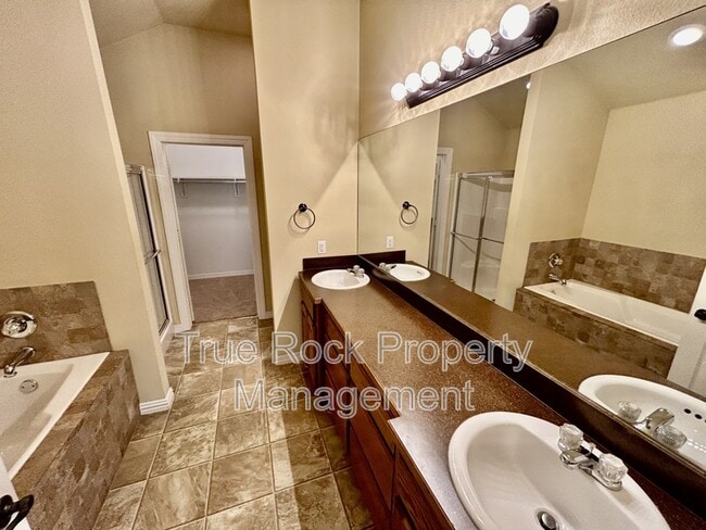 Building Photo - 1109 Emily Ln