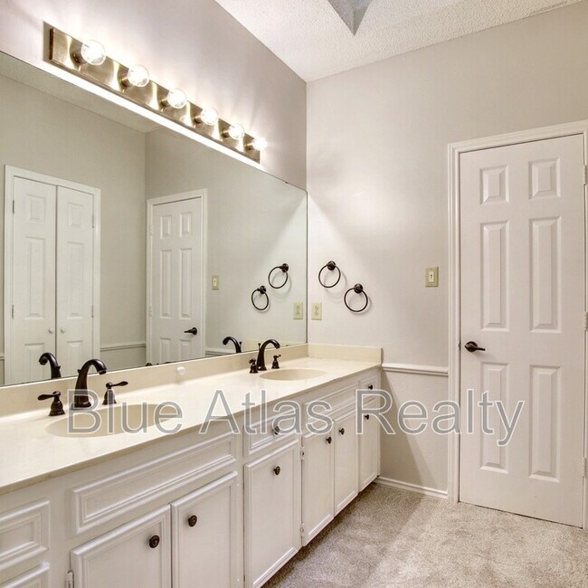 Building Photo - 5725 Ridgerock Ct