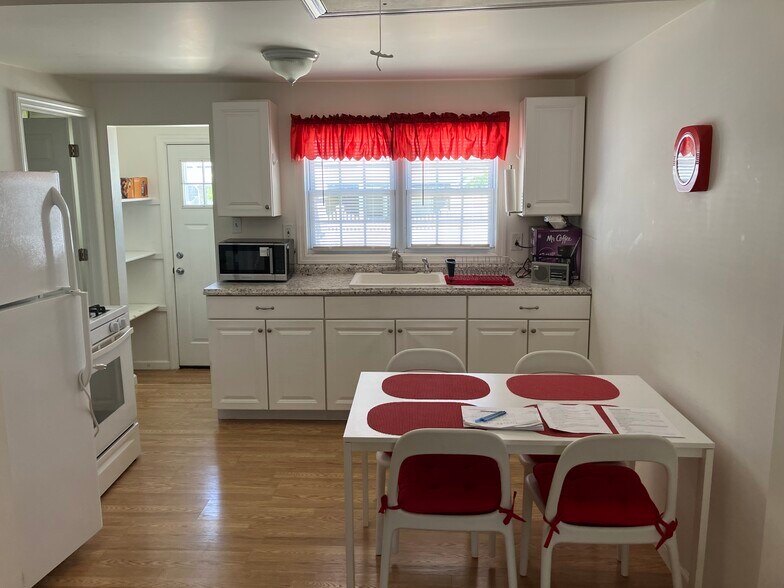 Building Photo - 1922 Baltimore Ave