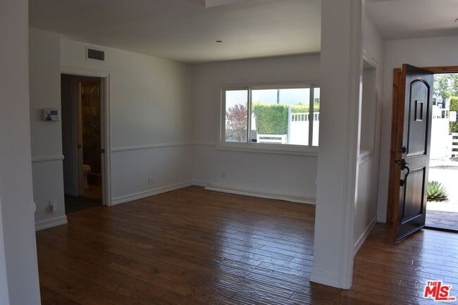 Building Photo - 11365 Chalon Rd