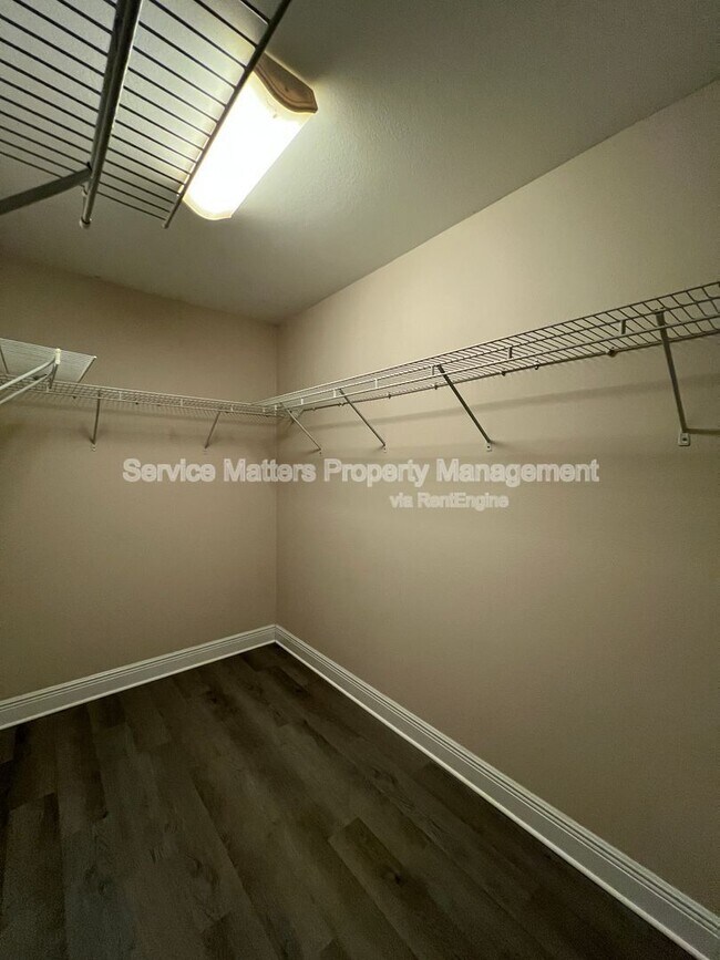 Building Photo - 6017 Autumn Pines Cir