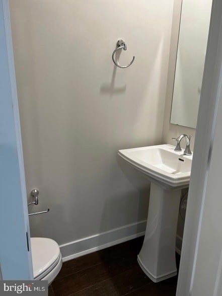 Building Photo - 327 Foundry St