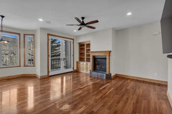 Building Photo - Canyon Links Townhomne