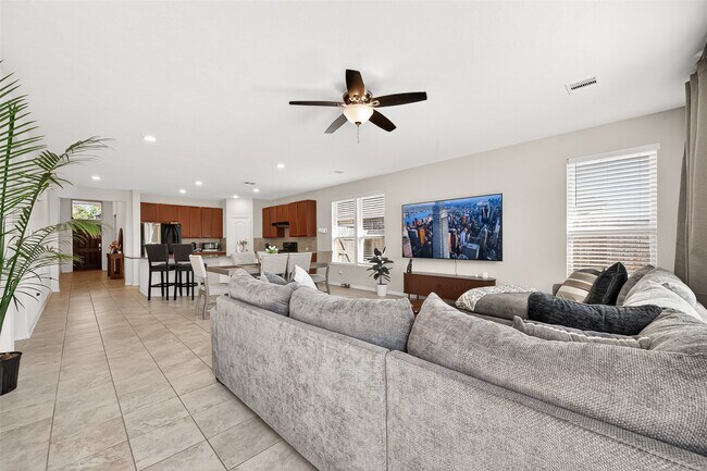 Building Photo - 28423 Aubrey Orchard Ln