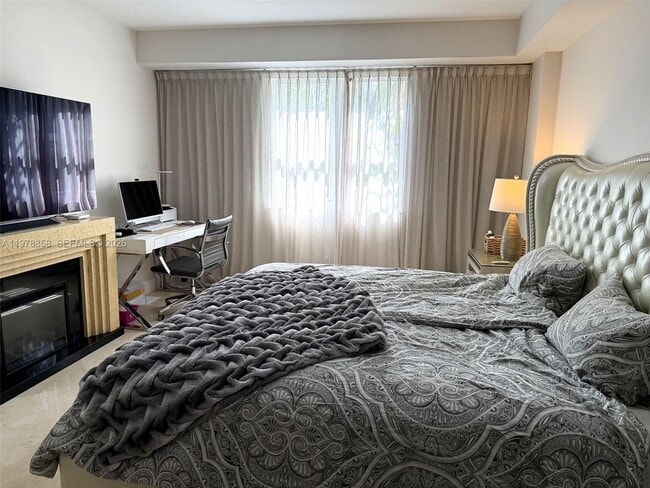 Building Photo - 20000 E Country Club Dr