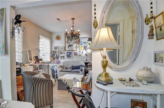 Building Photo - Ghent on the Square