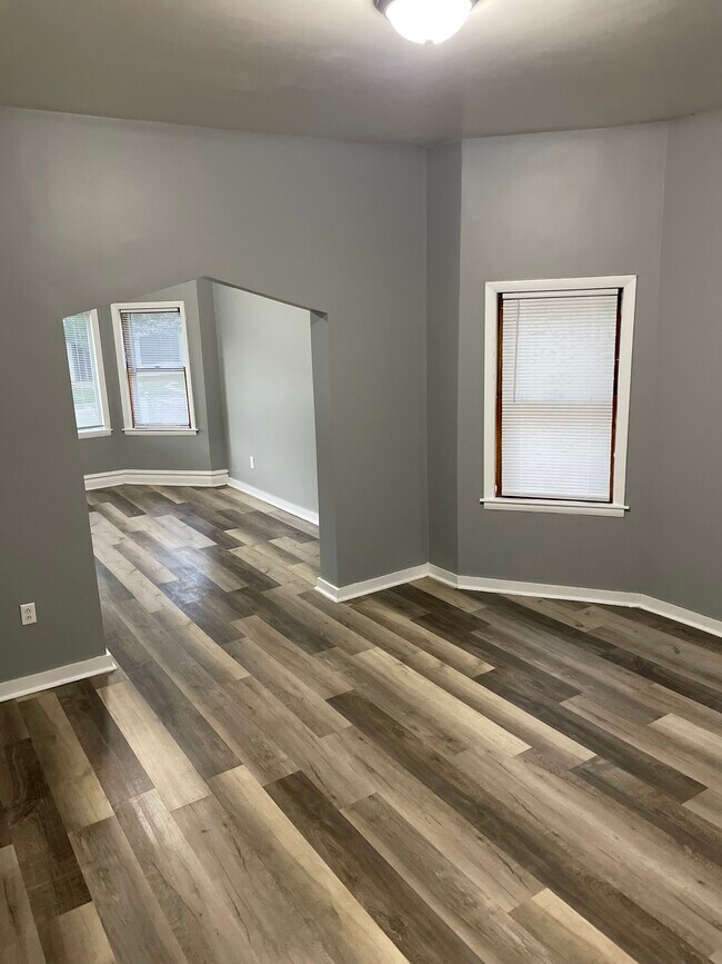 Primary Photo - 107 W 118th St