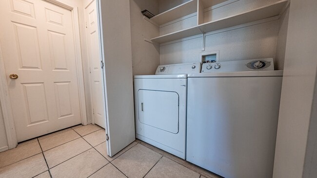 Building Photo - Charming 2bd 2bth Condo